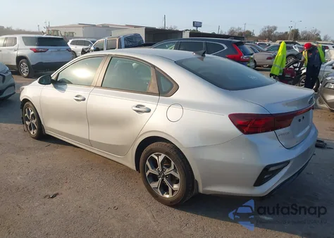 2021 Kia Forte Lxs z USA, uszkodzony, nr VIN 3KPF24AD8ME338935